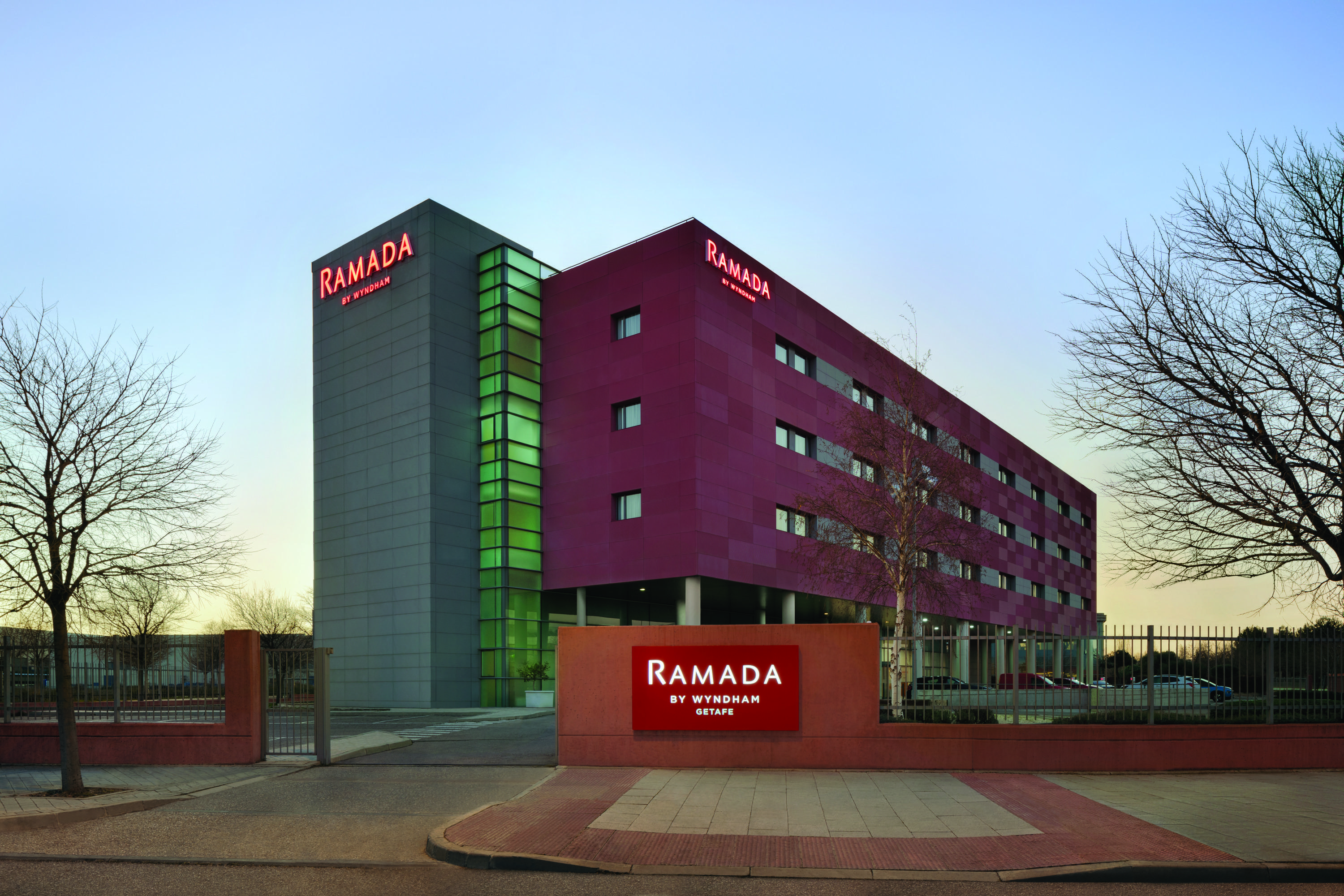 Hotel Ramada By Wyndham Madrid Getafe Exterior foto