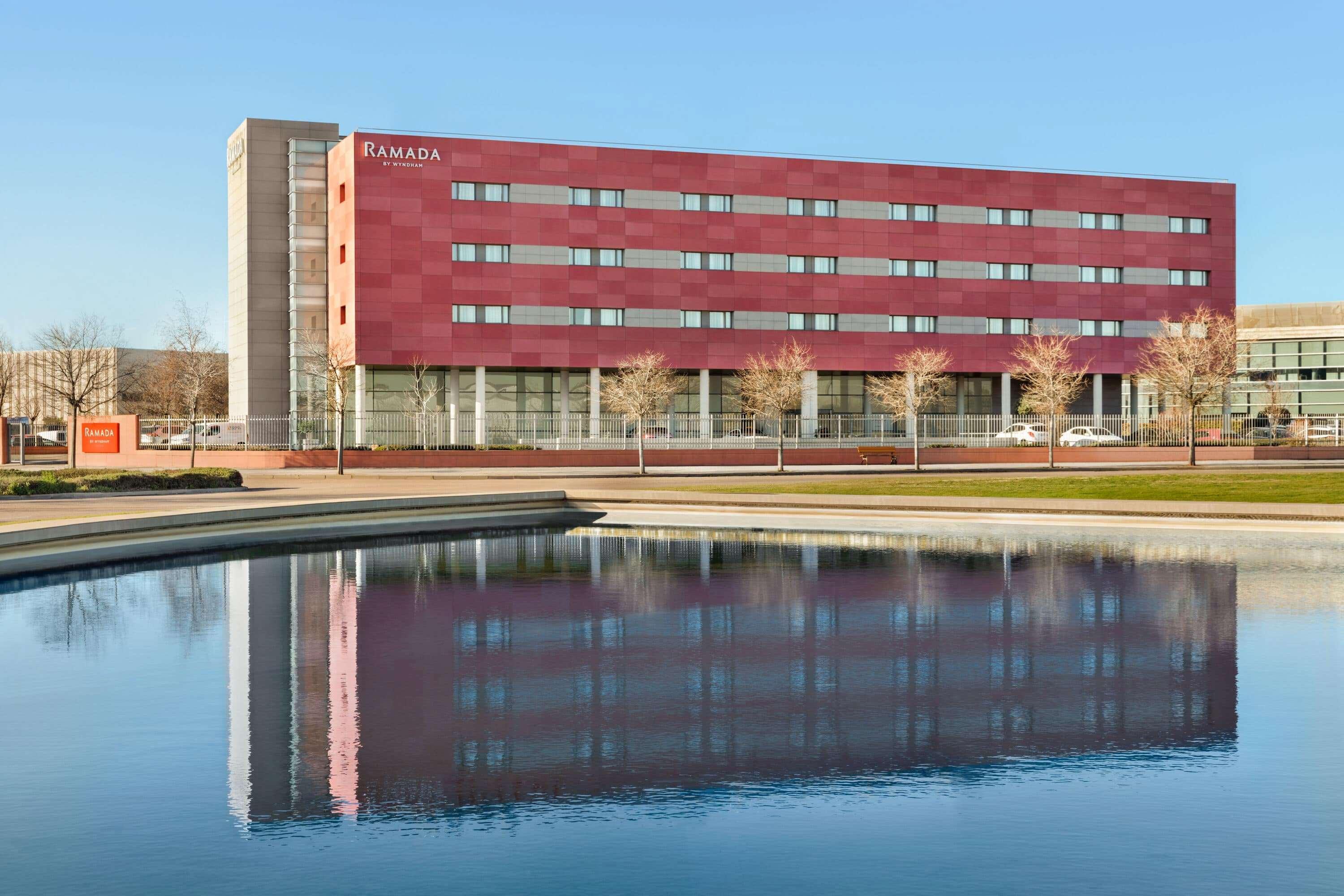 Hotel Ramada By Wyndham Madrid Getafe Exterior foto