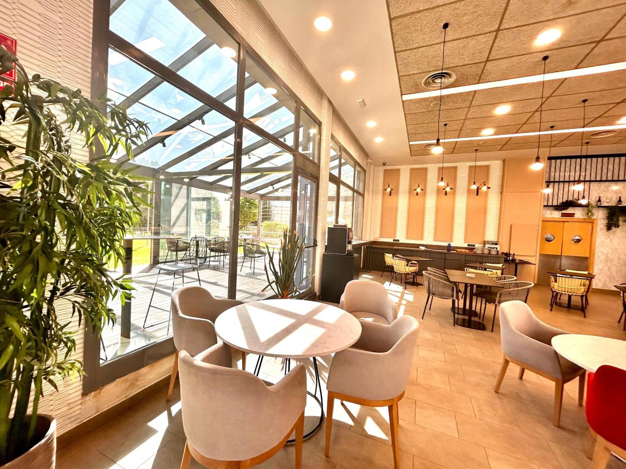 Hotel Ramada By Wyndham Madrid Getafe Exterior foto