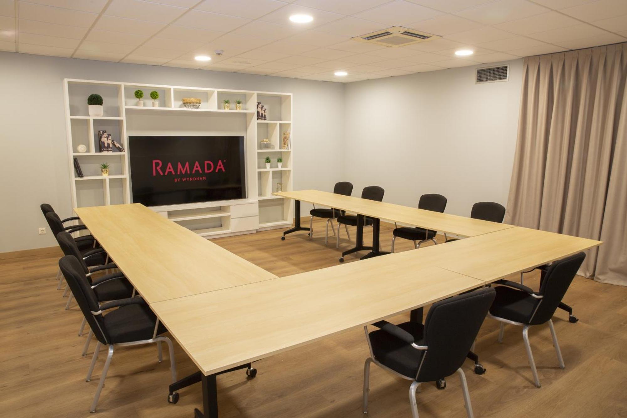 Hotel Ramada By Wyndham Madrid Getafe Exterior foto