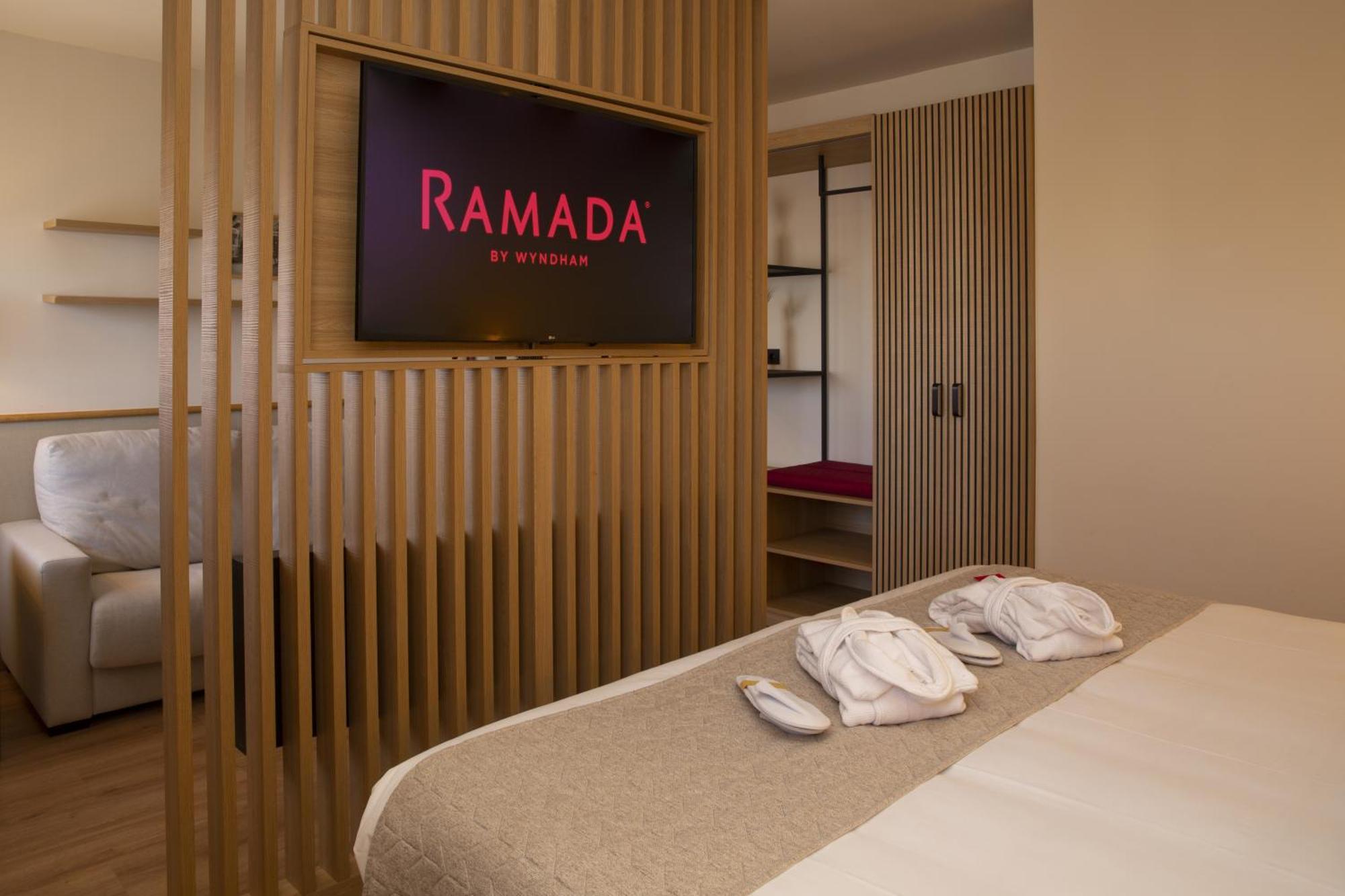 Hotel Ramada By Wyndham Madrid Getafe Exterior foto