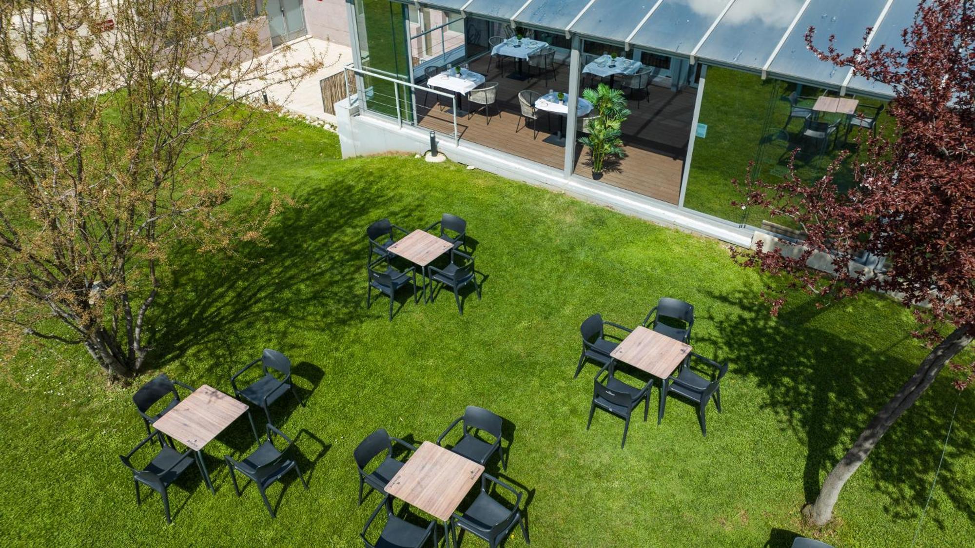Hotel Ramada By Wyndham Madrid Getafe Exterior foto